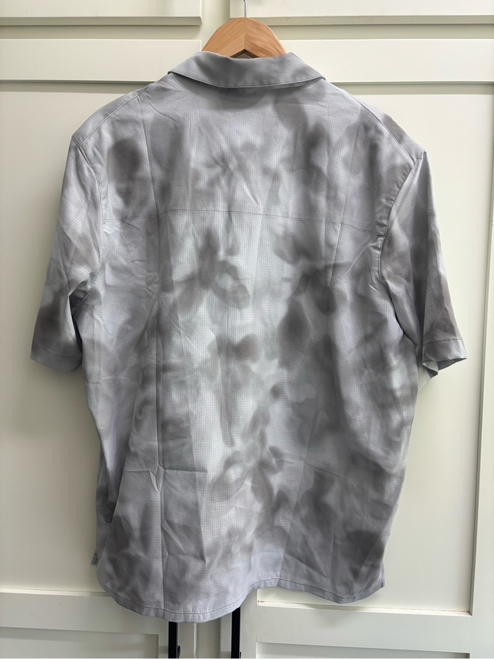 Lululemon Airing Easy Relaxed Short Sleeve Shirt Men’s M Foggy Gray NWT - Picture 6 of 7